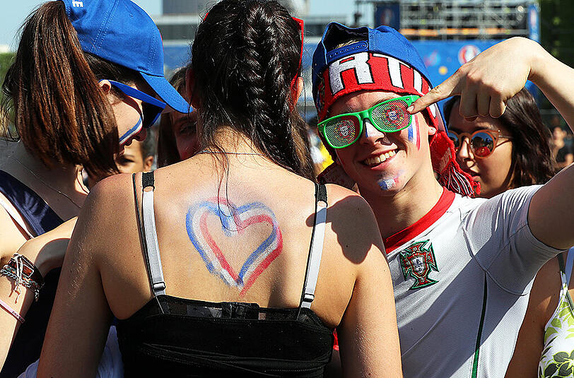 Es gibt nicht nur das hässliche Fan-Gesicht dieser Euro 2016. Sondern auch das schöne und kuriose. Sehen Sie hier die Bilder in unserer Galerie.