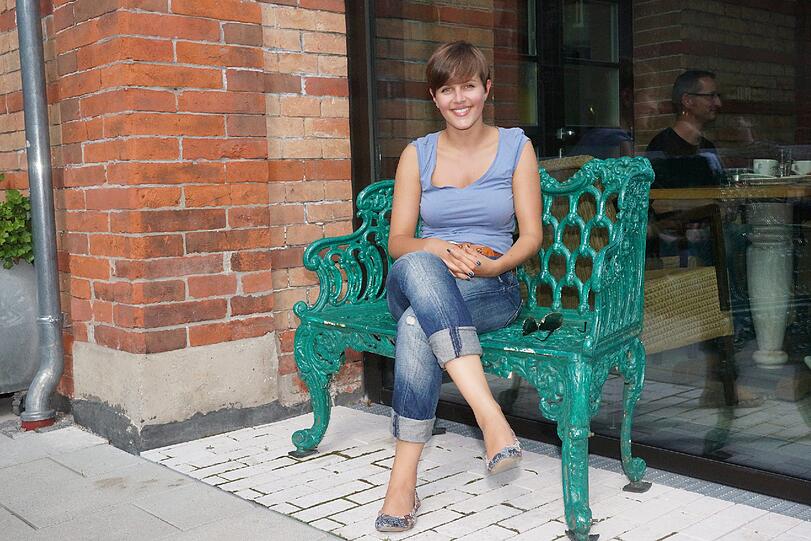 Schöne Bank, schönes Mädel: Lily.