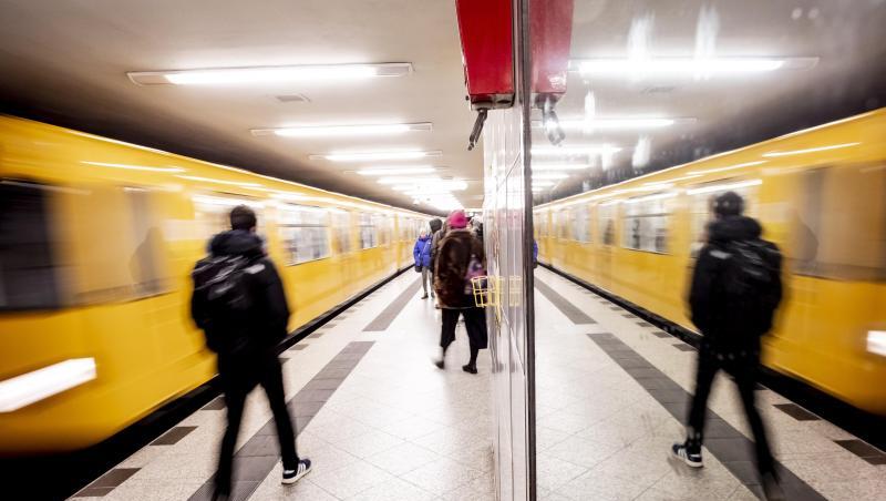 Der boomende Online-Handel stellt deutsche Städte zunehmend vor Logistik-Probleme. Sind U-Bahnen künftig das geeignete Transportmittel für Pakete?. Der boomende Online-Handel stellt deutsche Städte zunehmend vor Logistik-Probleme. Sind U-Bahnen künftig das geeignete Transportmittel für Pakete?.