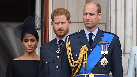 Prinz Harry (l.) und Prinz William haben aktuell nicht das beste Verhältnis.