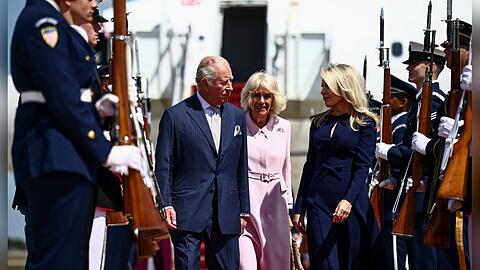 K&ouml;nig Charles und K&ouml;nigin Camilla sind in den USA angekommen.