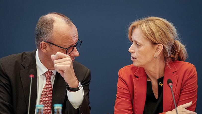 Der Kanzler stellt sich hinter Sparpläne der Familienministerin beim staatlichen Unterhaltsvorschuss - kündigt aber weitere Gespräche an. (Archivbild) Der Kanzler stellt sich hinter Sparpläne der Familienministerin beim staatlichen Unterhaltsvorschuss - kündigt aber weitere Gespräche an. (Archivbild)