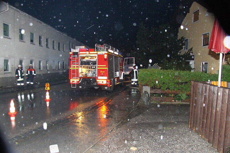 Land unter im Landkreis Rosenheim. Die Bilder von den Aufräumarbeiten in Riedering.