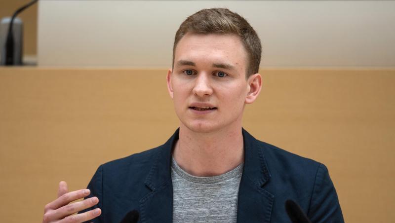 Florian Siekmann spricht während einer Landtagssitzung. Foto: Sina Schuldt/dpa/Archivbild Florian Siekmann spricht während einer Landtagssitzung. Foto: Sina Schuldt/dpa/Archivbild