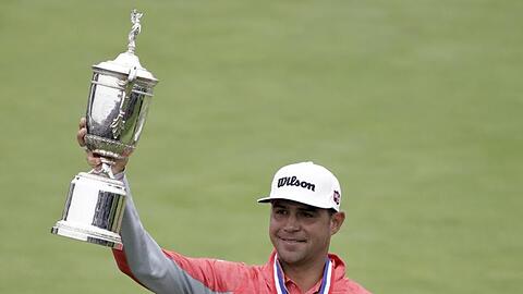 Er hat die Trophäe: US-Open-Champion Gary Woodland jubelt nach dem Gewinn seines ersten Major-Titels.