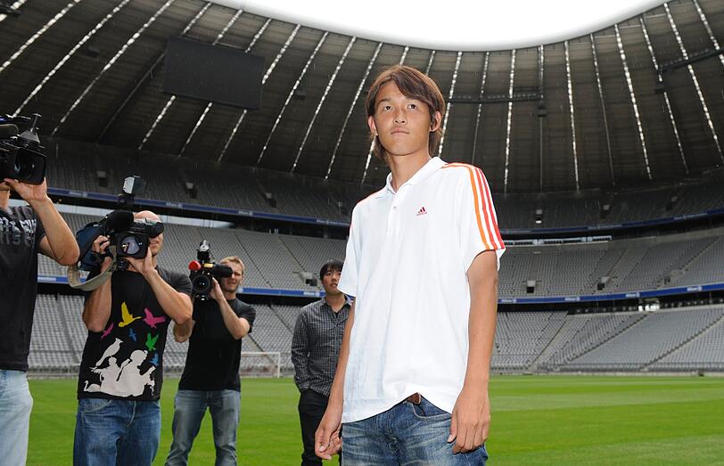 Usami wird offiziell in der Allianz Arena vorgestellt. Die Bilder