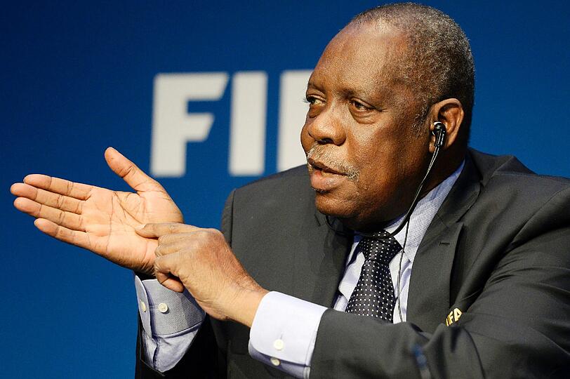 Fifa-Interimspräsident Issa Hayatou möchte geplante Reformen umsetzen.