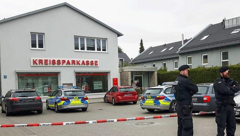 Im April hatte der zunächst Unbekannte die Bank überfallen. Im April hatte der zunächst Unbekannte die Bank überfallen.