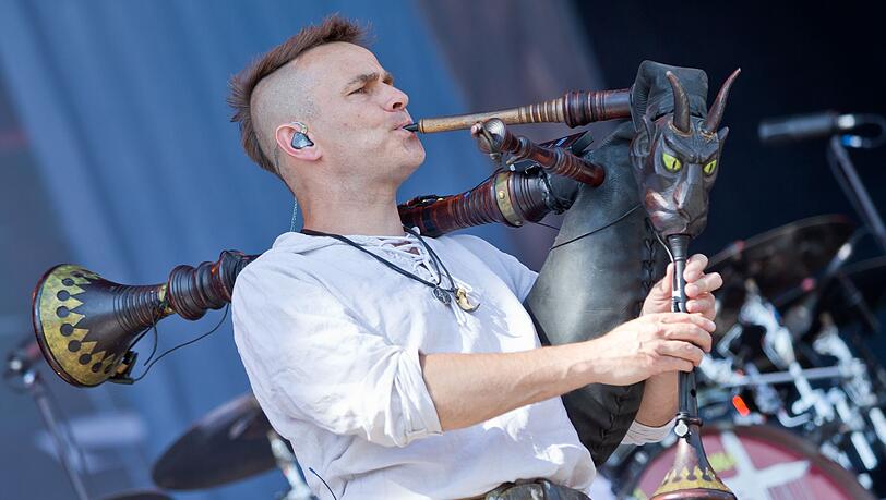 Boris Pfeiffer bei einem Auftritt im Jahr 2014 mit der Band In Extremo beim Musikfestival "Rock im Park".