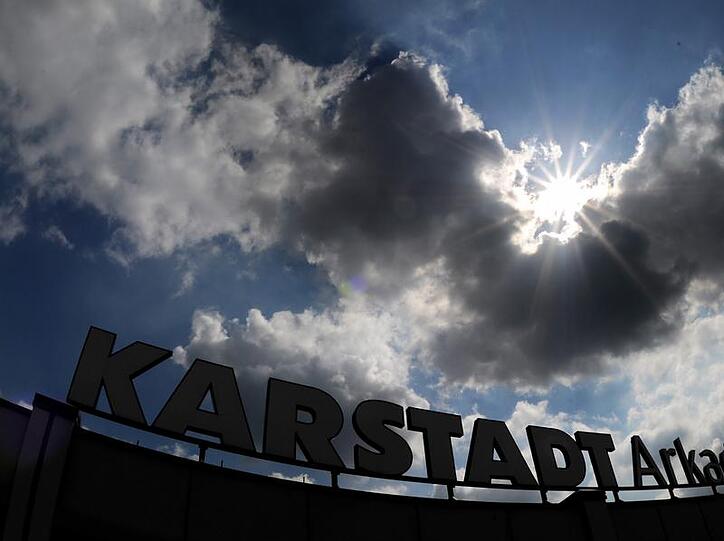 Ein Karstadt-Warenhaus am Rhein-Ruhr-Zentrum in Mülheim an der Ruhr: Die Zukunft des Unternehmens bleibt weiterhin ungewiss.