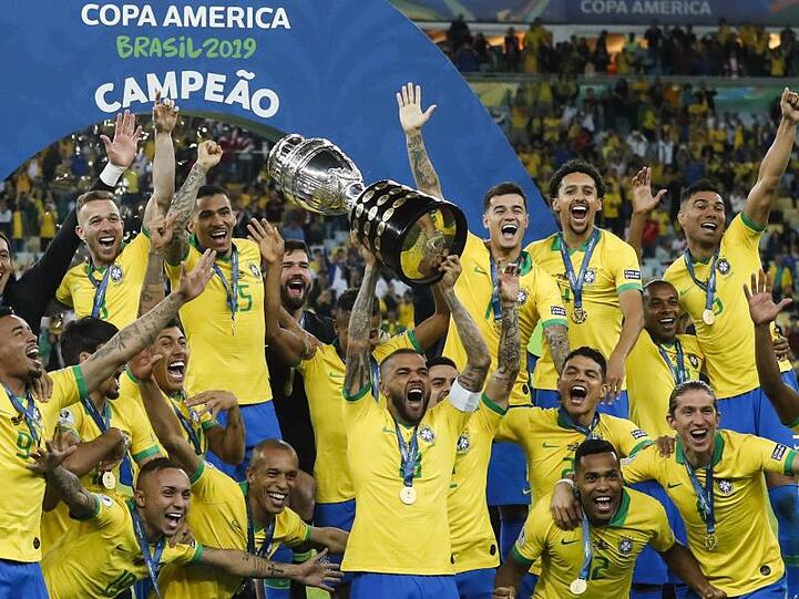 Brasiliens feiern den Heimsieg bei der Copa America.