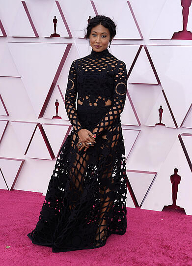 Top: Sophia Nahli Allison in einem Valentino-Kleid mit Lochspitze.