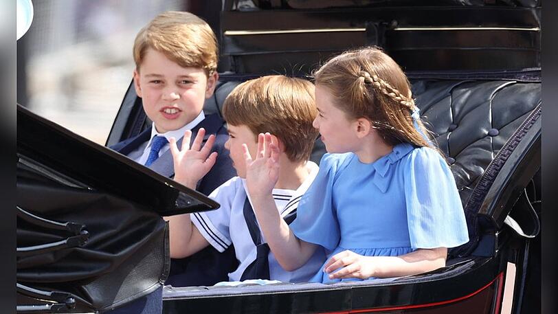 Prinz Louis (Mitte) bei der Kutschenfahrt anlässlich der "Trooping the Colour"-Parade.
