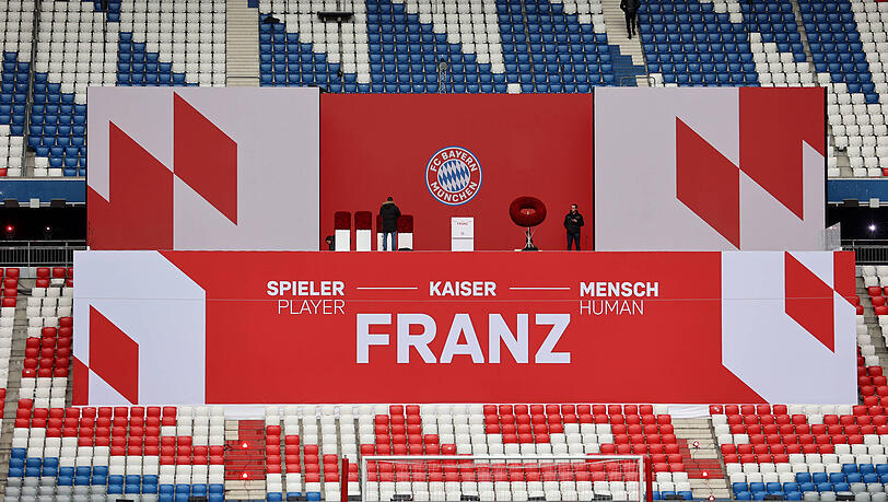 Das Rednerpult wurde in der Nordkurve der Allianz Arena aufgebaut. Das Rednerpult wurde in der Nordkurve der Allianz Arena aufgebaut.