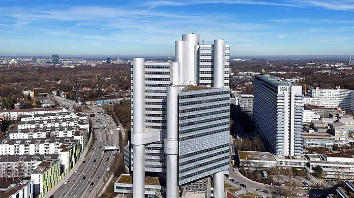 Der HVB-Tower ist der Unternehmenssitz der Unicredit-Bank. Das Geb&auml;ude steht an der Richard-Strauss-Stra&szlig;e, Ecke Denninger Stra&szlig;e, direkt am Mittleren Ring im Arabellapark.
