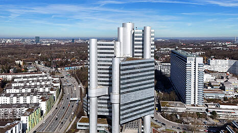 Der HVB-Tower ist der Unternehmenssitz der Unicredit-Bank. Das Geb&auml;ude steht an der Richard-Strauss-Stra&szlig;e, Ecke Denninger Stra&szlig;e, direkt am Mittleren Ring im Arabellapark.