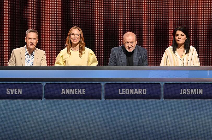 Legen sich mit den Profi-Quizteilnehmern an (von links): Sven Lorig, Anneke Kim Sarnau, Leonard Lansink und Jasmin Tabatabai. Legen sich mit den Profi-Quizteilnehmern an (von links): Sven Lorig, Anneke Kim Sarnau, Leonard Lansink und Jasmin Tabatabai.