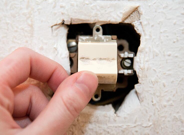 Mieter haben kein Anrecht auf eine Modernisierung ihrer Elektroinstallation, aber sicher muss diese sein.