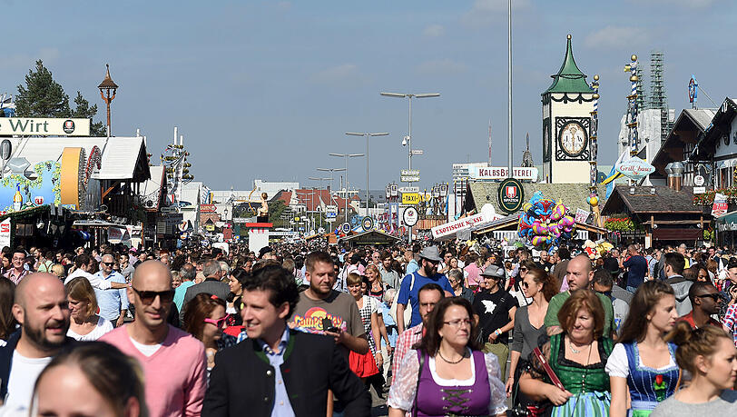 Besuchermassen auf der Wiesn. Besuchermassen auf der Wiesn.