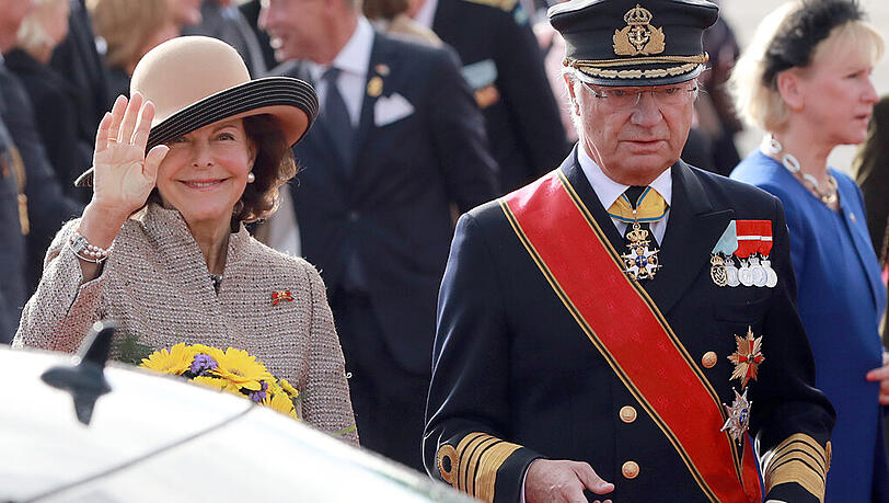 Ankunft in Berlin: Schwedens König Carl XVI. Gustaf und Königin Silvia sind am Mittwoch zu einem viertägigen Staatsbesuch in Berlkin eingetroffen. Ankunft in Berlin: Schwedens König Carl XVI. Gustaf und Königin Silvia sind am Mittwoch zu einem viertägigen Staatsbesuch in Berlkin eingetroffen.