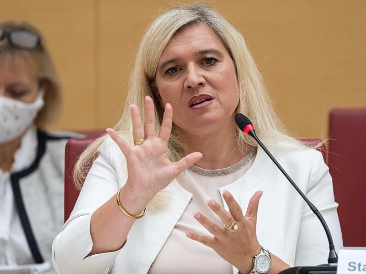 Melanie Huml, Gesundheitsministerin von Bayern, nimmt an einer Sitzung teil. Foto: Peter Kneffel/dpa