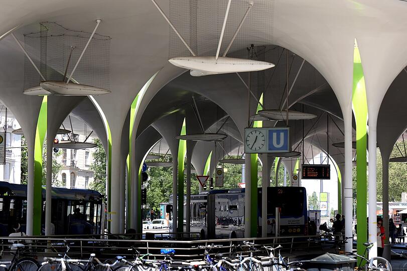 Der Busbahnhof: Hübsch? Hässlich? Oder hübsch hässlich?
