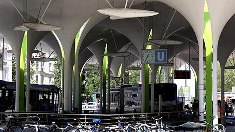Der Busbahnhof: Hübsch? Hässlich? Oder hübsch hässlich?