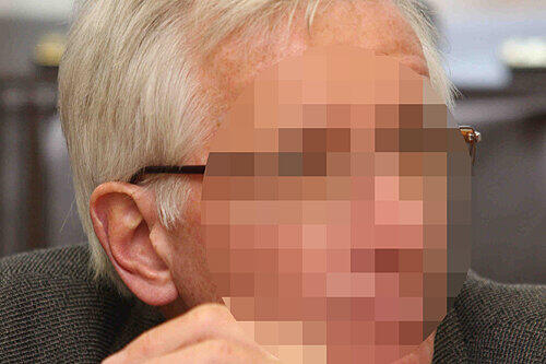 Sieht keine Schuld bei sich: Dr. Kurt P. (61), langjähriger Chef der Krankenabteilung im Nürnberger Gefängnis.
