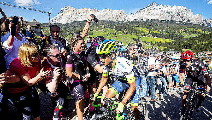 Esteban Chaves stürzte 2013 beim italienischen Eintagesrennen Trofeo Laigueglia schwer, erlitt ein Schädel-Hirn-Trauma und eine Amnesie. Später stellte sich noch eine Nervenverletzung heraus. Es droht die Lähmung des rechten Armes. Esteban Chaves stürzte 2013 beim italienischen Eintagesrennen Trofeo Laigueglia schwer, erlitt ein Schädel-Hirn-Trauma und eine Amnesie. Später stellte sich noch eine Nervenverletzung heraus. Es droht die Lähmung des rechten Armes.