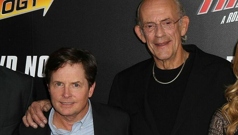 Die "Zurück in die Zukunft"-Stars Michael J. Fox (l.) und Christopher Lloyd bei einer Jubiläumsvorführung im Jahr 2015. Die "Zurück in die Zukunft"-Stars Michael J. Fox (l.) und Christopher Lloyd bei einer Jubiläumsvorführung im Jahr 2015.