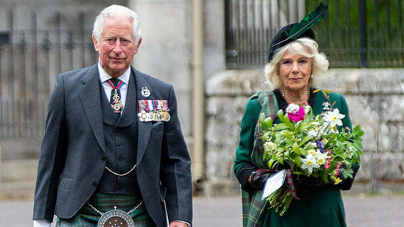 Prinz Charles und Herzogin Camilla legten zum Tag der Befreiung einen Kranz nieder.