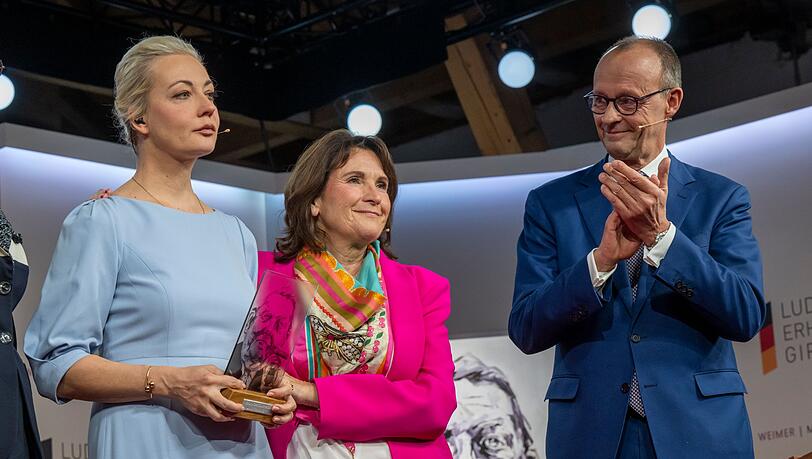 Vor zwei Jahren erhielt Julia Nawalnaja in Bayern ebenfalls einen preis: Auf dem Ludwig-Erhard-Gipfel am Tegernsee wurde ihr von Friedrich Merz der Freiheitspreis der Medien überreicht. (Archivbild) Vor zwei Jahren erhielt Julia Nawalnaja in Bayern ebenfalls einen preis: Auf dem Ludwig-Erhard-Gipfel am Tegernsee wurde ihr von Friedrich Merz der Freiheitspreis der Medien überreicht. (Archivbild)