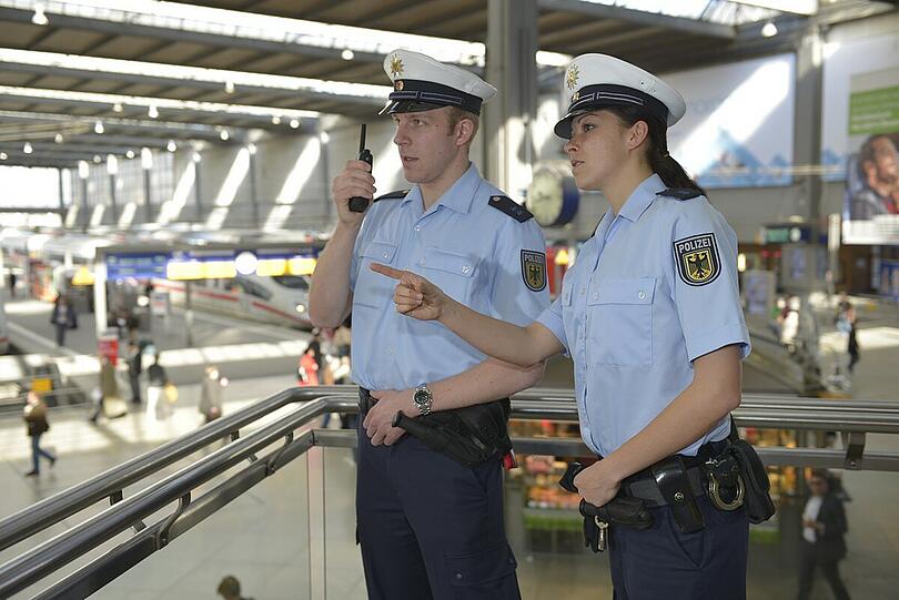 Die Bundespolizei ermittelt in zwei Fällen von Körperverletzung gegen Bahn-Mitarbeiter.