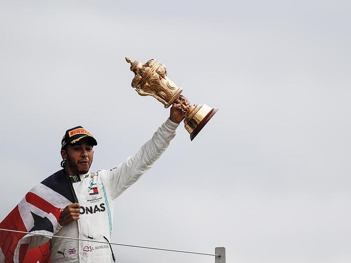 Lewis Hamilton scheint auf dem Weg zur erfolgreichen Titelverteidigung unaufhaltbar.