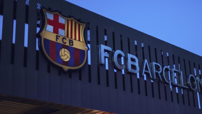 Blick auf das Logo des FC Barcelona am Camp Nou Stadion. Blick auf das Logo des FC Barcelona am Camp Nou Stadion.