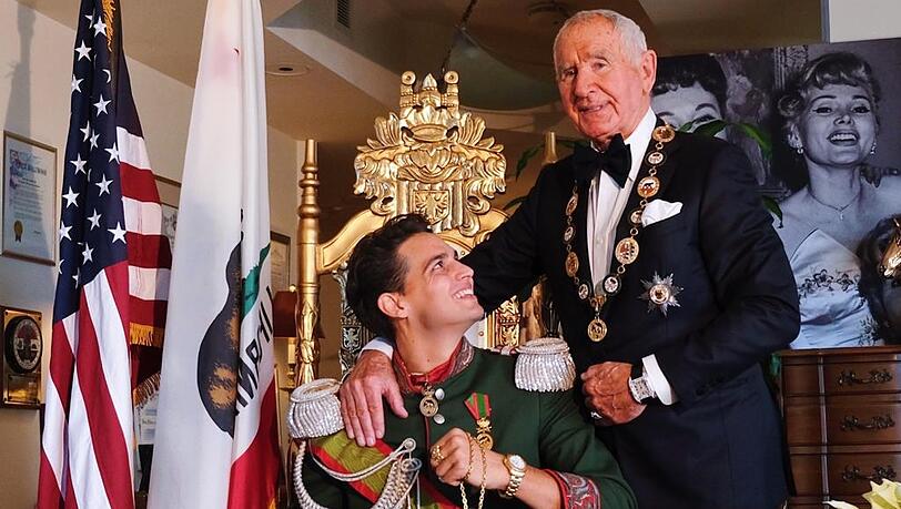 Schaut zu ihm auf: Prinz Kevin und Prinz Frédéric von Anhalt