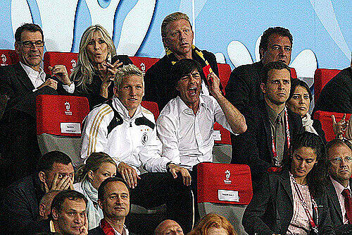Wie ein Fan - Jogi Löw auf der Tribüne