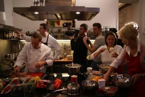 Wenn Köche in Aktion sind: Auf www.bongusto.de ist zu sehen, wie die "Munich Hot Pots" für eine Familie aufkochen.