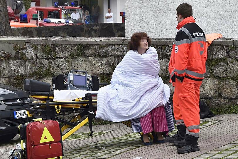 Bei dem Hotelbrand in Glonn wurden neun Menschen verletzt.