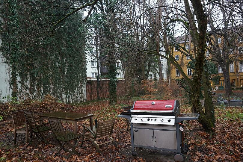 Fast jeder Münchner kennt das letzte Altstadt-Paradies: Der verwunschene Radspielergarten im Hackenviertel.