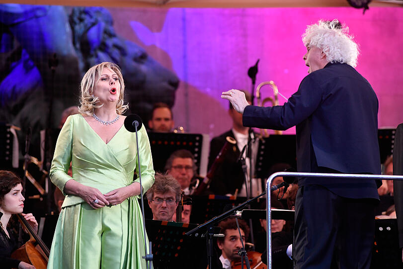 Sopranistin Anja Kampe und Dirigent Simon Rattle bei "Klassik am Odeonsplatz" Sopranistin Anja Kampe und Dirigent Simon Rattle bei "Klassik am Odeonsplatz"