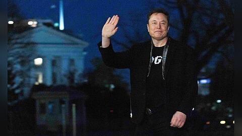 Elon Musk hat in den letzten Wochen einen großen Teil seines Vermögens verloren - die reichste Person der Welt bleibt er dennoch.