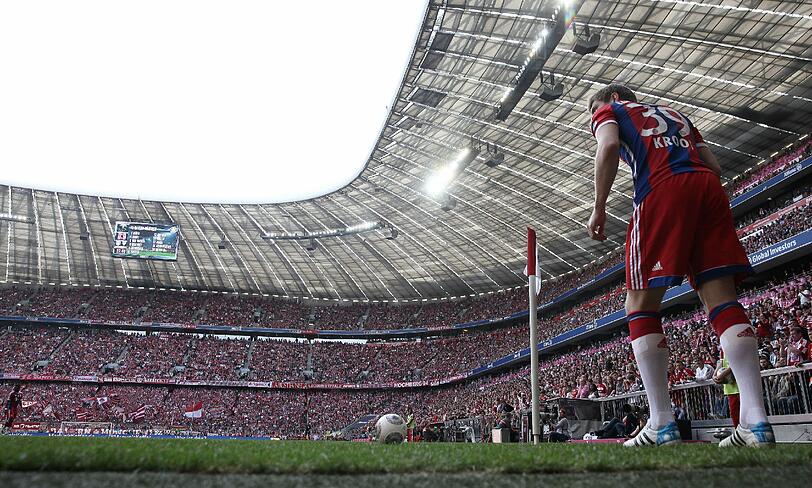 Immer mehr Fans wollen Tickets für die Spiele des FC Bayern. Die Heimspiele in der Allianz Arena sind hoffnungslos überbucht.