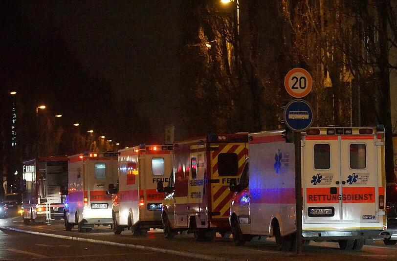 Bilder vom Polizei- und Feuerwehreinsatz an der Münchner Freiheit...