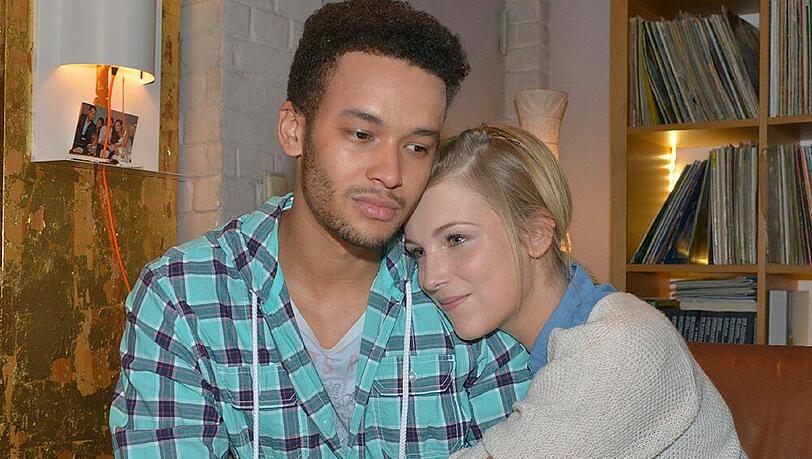 "GZSZ": Amar und Lilly kommen sich näher. "GZSZ": Amar und Lilly kommen sich näher.