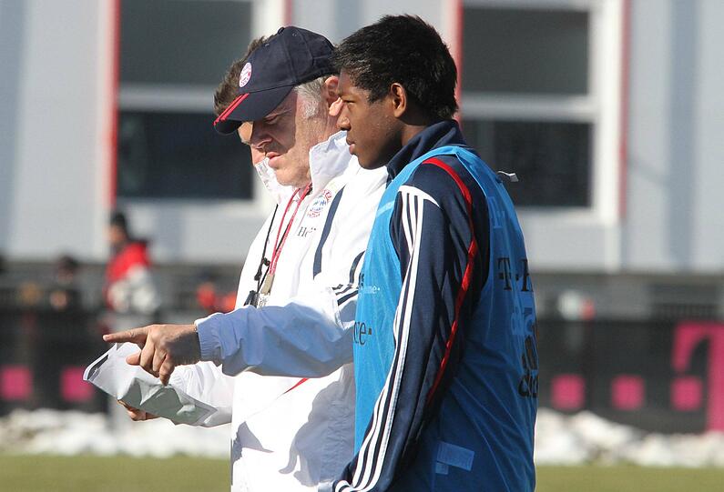 Auch bei David Alaba erkannte Gerland früh das Potenzial. "Wenn ich ihn spielen sehe, bekomme ich gute Laune", sagte der "Tiger", der den Österreicher 2009 zu den Amateuren hochzog, schon vor dessen Debüt in der ersten Mannschaft. Seitdem gewann Alaba unter anderem zehn Mal die Meisterschaft und zwei Mal die Champions League – im Sommer verlässt er die Bayern.