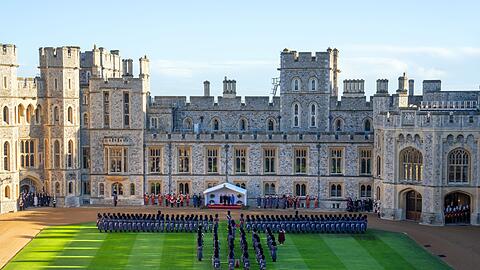 K&ouml;nig Charles waren zu seinem ersten Staatsbesuch als Staatsoberhaupt im M&auml;rz 2023 nach Deutschland gereist. Nun kommt Steinmeier zum Gegebesuch.
