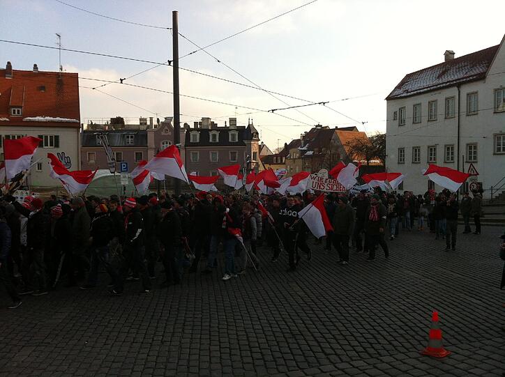 Bilder von der Demonstration in Augsburg gegen das neue DFL Sicherheitspapier, über das am 12.12 verhandelt werden soll.