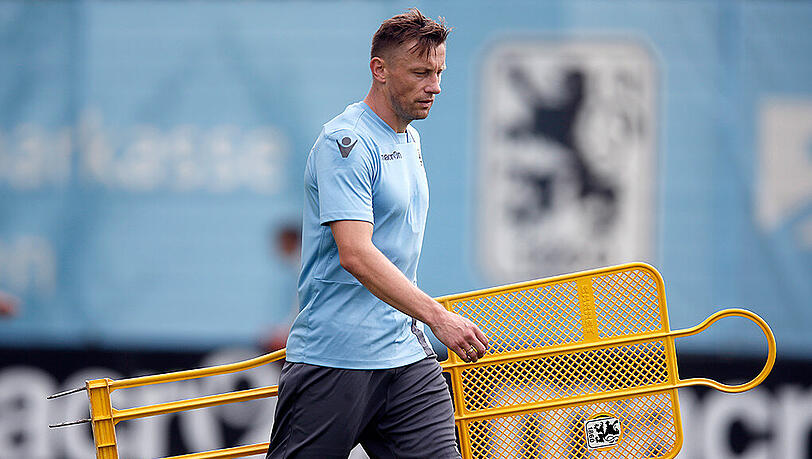 Am Mittwoch arbeitete Ivica Olic gemeinsam mit Filip Stojkovic und Milos Degenek im Reha-Training. Am Mittwoch arbeitete Ivica Olic gemeinsam mit Filip Stojkovic und Milos Degenek im Reha-Training.