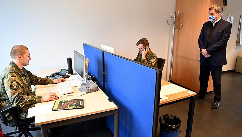 Im Gesundheitsreferat in München halfen zeitweise auch Bundeswehr-Soldaten bei der Kontaktverfolgung.